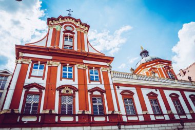 Muhteşem Mimarlık ve Kırbaç Kiliseleri