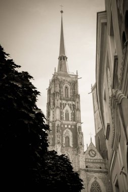 Muhteşem Mimarlık ve Kırbaç Kiliseleri