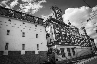 Muhteşem Mimarlık ve Kırbaç Kiliseleri