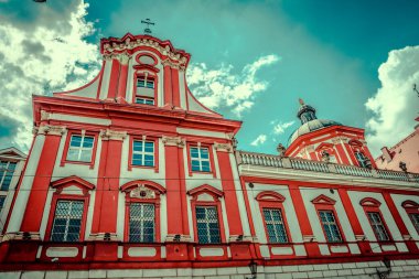 Muhteşem Mimarlık ve Kırbaç Kiliseleri