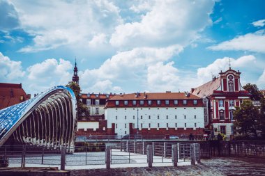 Muhteşem Mimarlık ve Kırbaç Kiliseleri