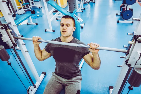 Een Man Gaat Sporten Sportschool — Stockfoto