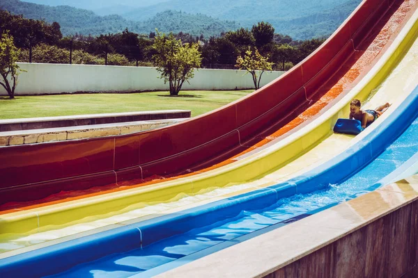 Glissières Eau Dans Parc Aquatique — Photo