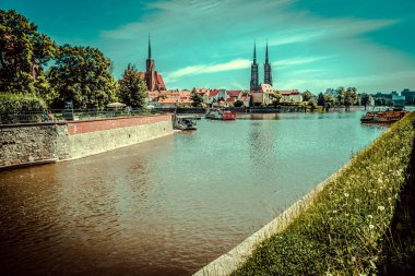 Muhteşem Mimarlık ve Kırbaç Kiliseleri