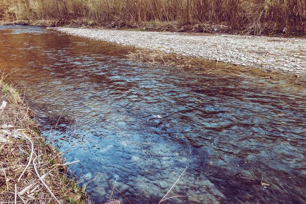 山や川の美しい自然 — ストック写真