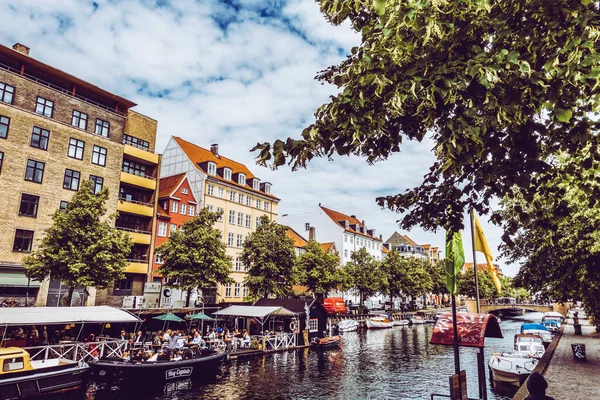 Copenhaga Dinamarca Julho 2019 Famoso Christianshavn Com Edifícios Coloridos Barcos — Fotografia de Stock