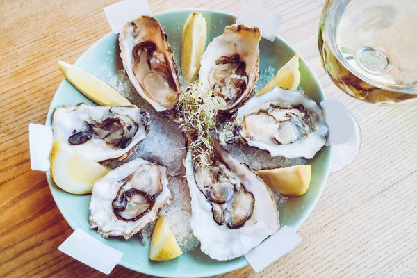 Oysters Table Delicious Lunch — Stock Photo, Image