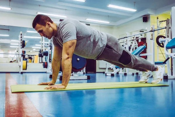 Man Går För Sport Gymmet — Stockfoto