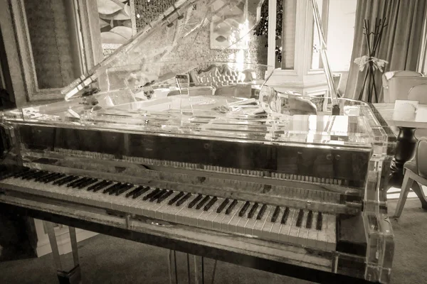 Automatic Piano Restaurant — Stock Photo, Image