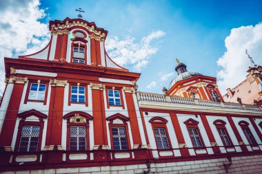 Muhteşem Mimarlık ve Kırbaç Kiliseleri