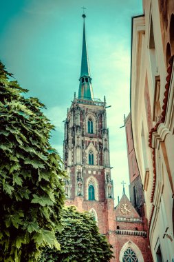 Muhteşem Mimarlık ve Kırbaç Kiliseleri