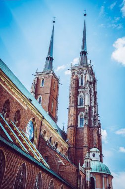 Muhteşem Mimarlık ve Kırbaç Kiliseleri