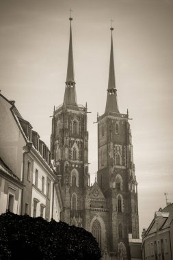 Muhteşem Mimarlık ve Kırbaç Kiliseleri