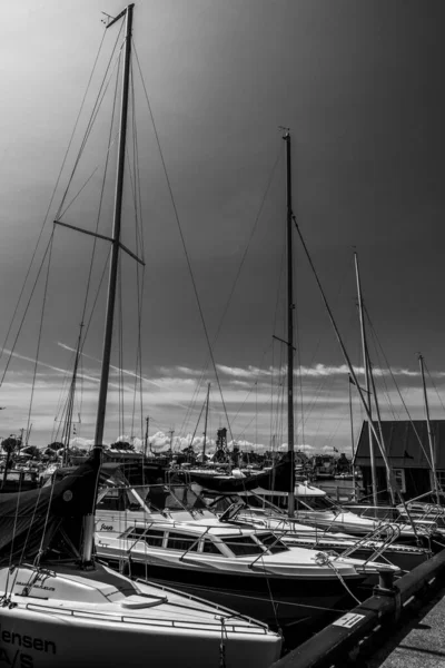 拥有游艇的美丽丹麦港口 — 图库照片