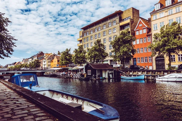 Copenhaga Dinamarca Julho 2019 Famoso Christianshavn Com Edifícios Coloridos Barcos — Fotografia de Stock