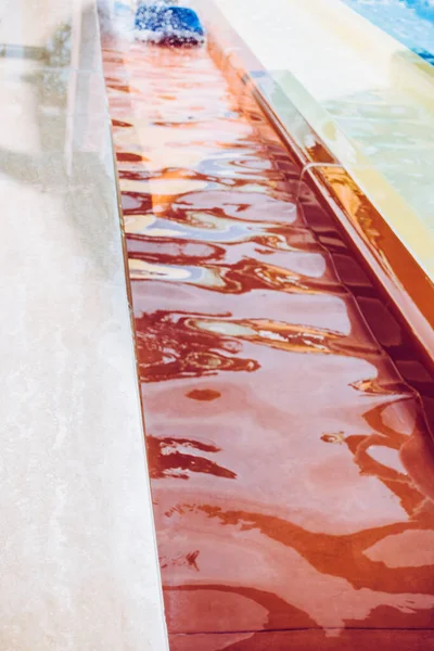 Garçon Monte Toboggan Dans Parc Aquatique — Photo