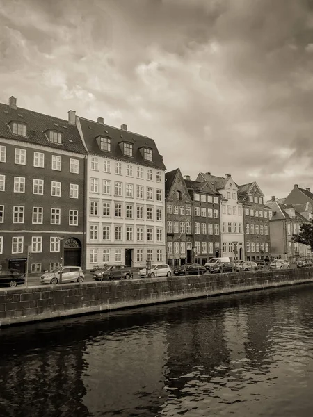 哥本哈根夏季美丽的建筑旅游背景 — 图库照片