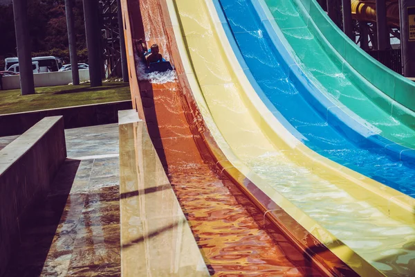 Garçon Monte Toboggan Dans Parc Aquatique — Photo