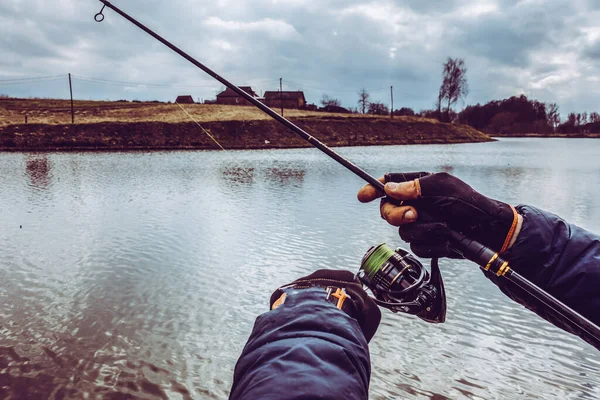 Rybaření Pstruhů Jezeře — Stock fotografie