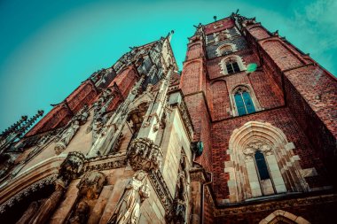 Muhteşem Mimarlık ve Kırbaç Kiliseleri