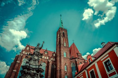 Muhteşem Mimarlık ve Kırbaç Kiliseleri