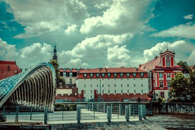 Muhteşem Mimarlık ve Kırbaç Kiliseleri