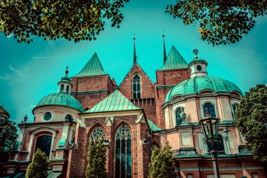 Eski Polonya şehrinin mimarisi. Pençe