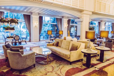 Salonun içi çok güzel.