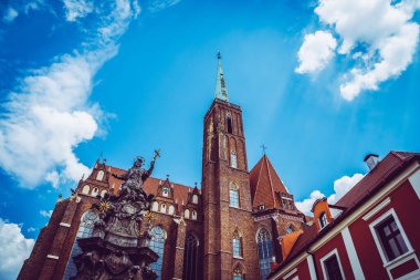 Muhteşem Mimarlık ve Kırbaç Kiliseleri