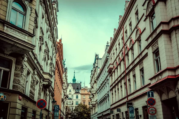 Güz Prag 'ın güzel sokakları ve mimarisi