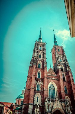 Muhteşem Mimarlık ve Kırbaç Kiliseleri