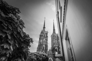 Muhteşem Mimarlık ve Kırbaç Kiliseleri