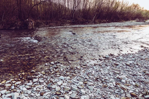 Dağların ve nehirlerin güzel doğası