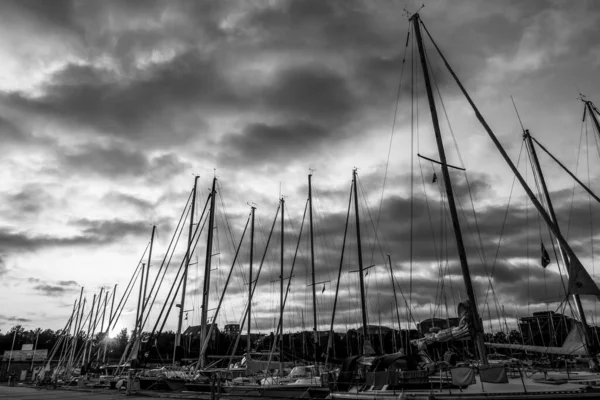 Beautiful Pier Evening Beautiful Sailing Yachts — Stock Photo, Image