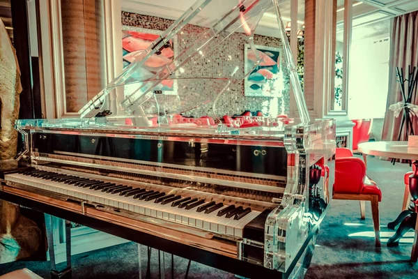 Restoranda Otomatik Piyano — Stok fotoğraf
