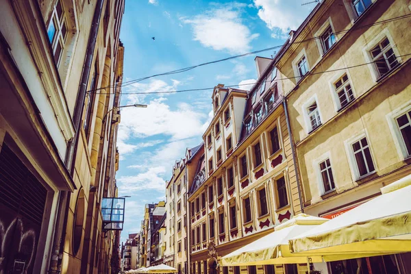 Wroclaw şehrinin caddeleri ve evleri. Şehir manzarası