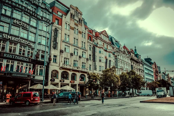 Schöne Straßen Und Architektur Des Herbstlichen Prag — Stockfoto