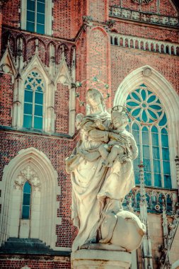 Muhteşem Mimarlık ve Kırbaç Kiliseleri