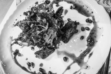 Ulusal Ukrayna yemekleri tabakta