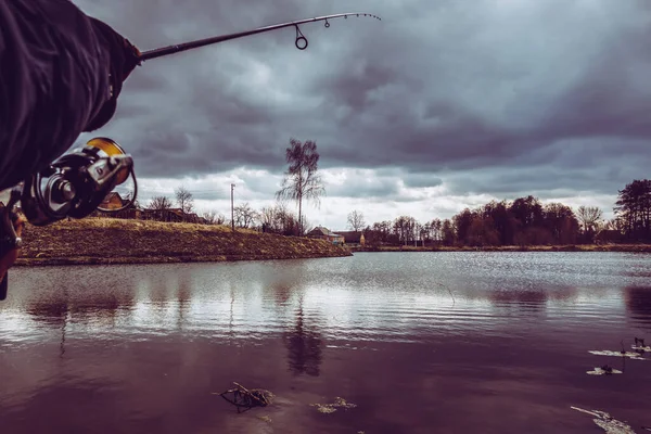 Рыбалка Открытом Воздухе Отдыха Фоне Озера — стоковое фото