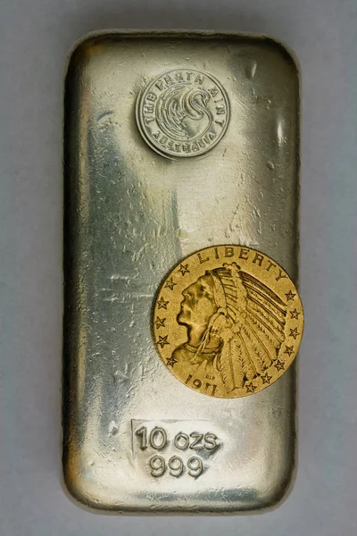 Ounce Silver Bullion Bar Och 1911 Gold Indisk Myntet — Stockfoto