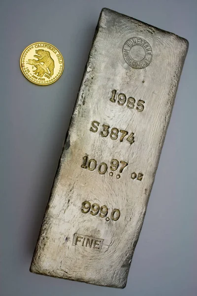 1985 Homestake Mining Company 100 Troy Ounce Silver Bullion Bar — Stock Photo, Image