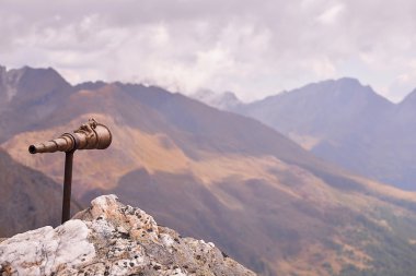 Yüksek Alp yolu. Avusturya ve İtalya arasındaki sınır.