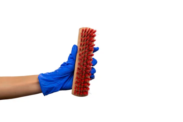 Kéz Egy Kék Kesztyű Piros Tisztító Kefével Tisztítószerek Kellékek Elszigetelt — Stock Fotó