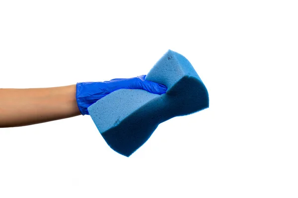 Hand Een Blauwe Handschoen Met Blauwe Spons Schoonmaakmiddelen Benodigdheden Geïsoleerde — Stockfoto