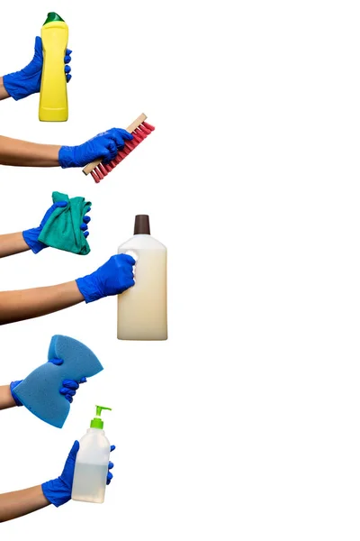 Προϊόντα και προμήθειες καθαρισμού. Μεμονωμένο λευκό φόντο — Φωτογραφία Αρχείου