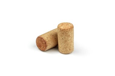 Beyaz arka planda izole edilmiş iki farklı şarap mantarı koleksiyonundan alınmıştır.