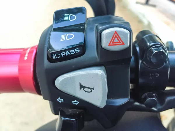 ビッグバイクの様々 な機能は、スイッチ制御します。. — ストック写真