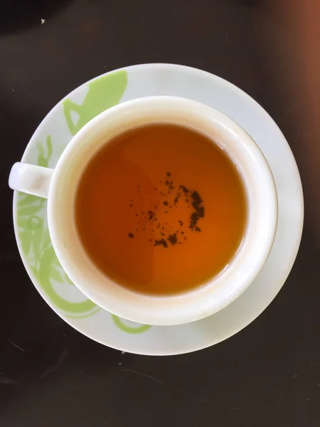 Herbata na drewnianym stole. — Zdjęcie stockowe