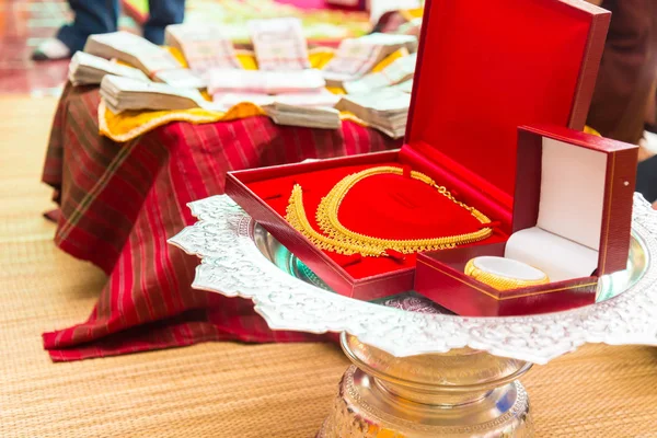 Tayland bir düğün çeyiz.